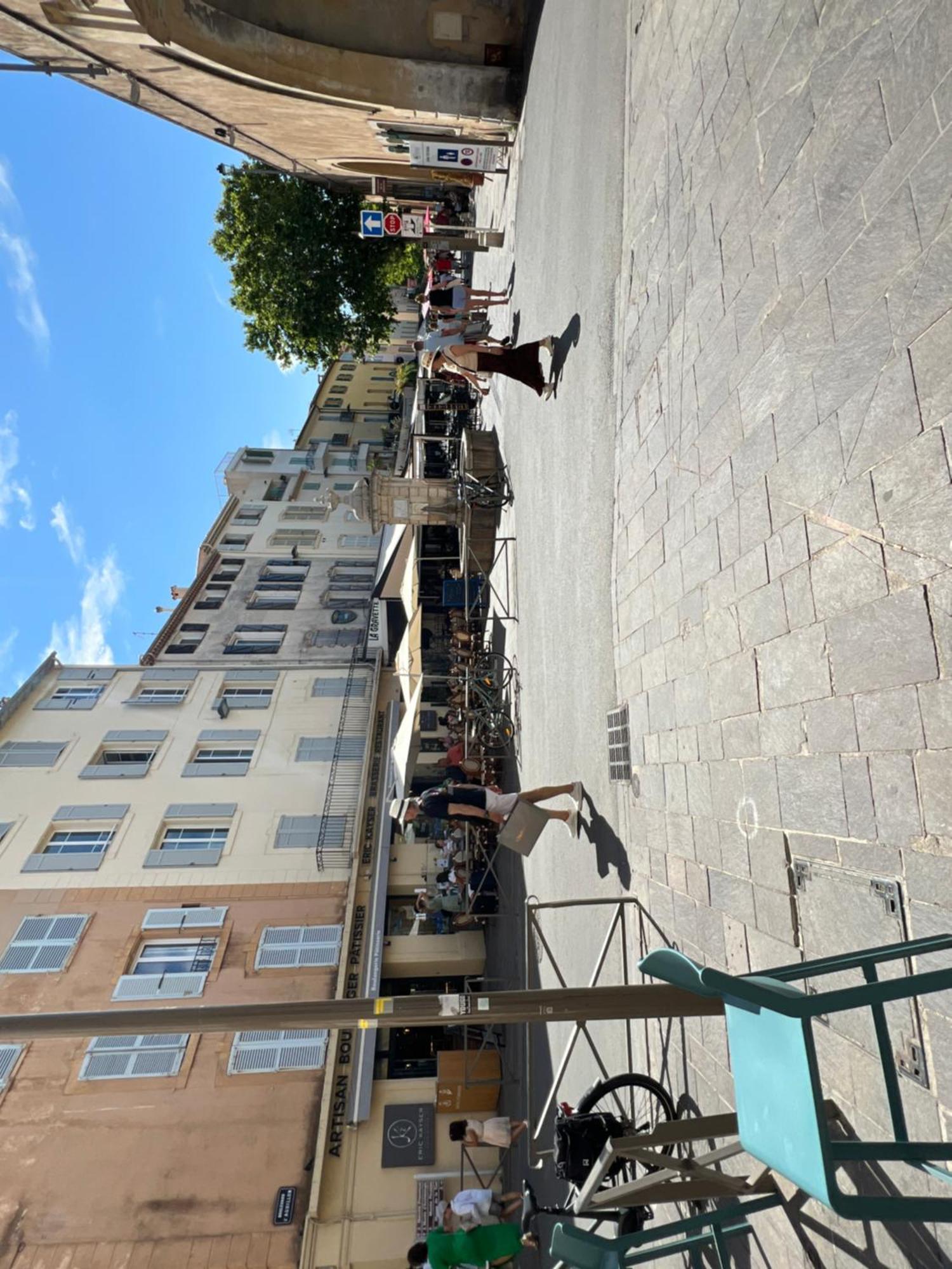 Location 昂蒂布 外观 照片
